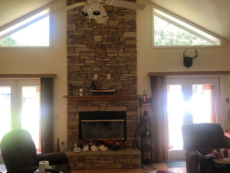 2nd image of 15260 165th Rd
