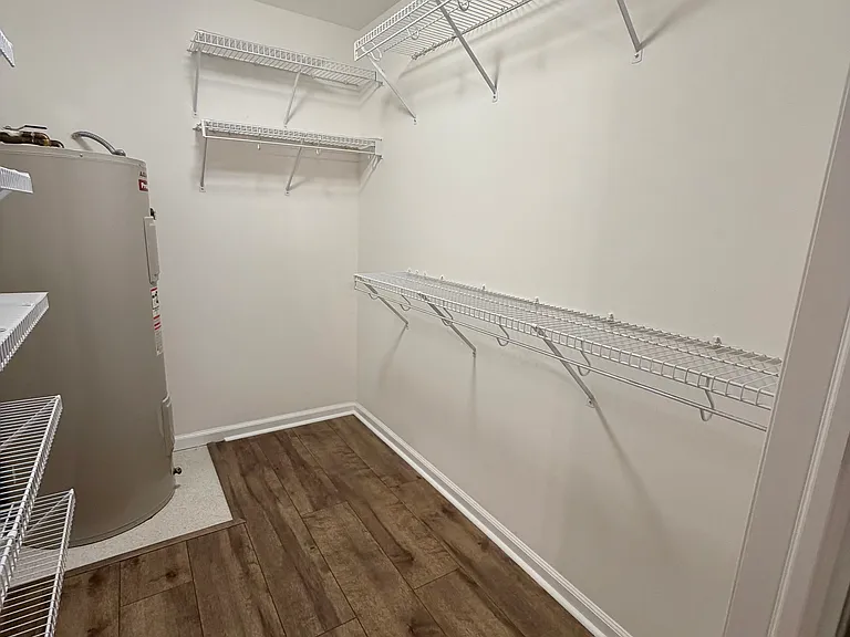 1515 N Van Buren St #403 — Photo 16
