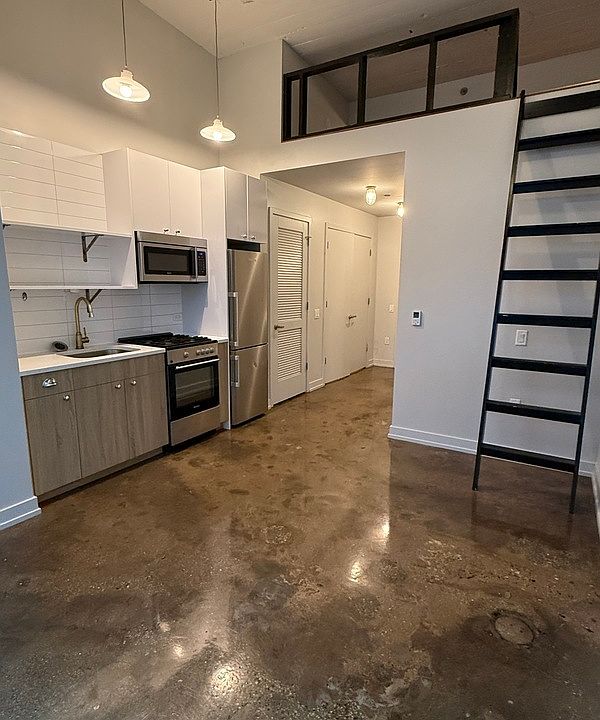 1st image of 700 N La Salle Dr #706