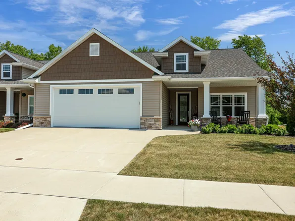 N9072 Southtowne Dr, Menasha, WI 54952