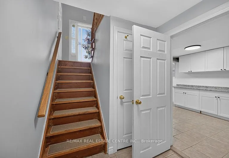 59 Colin Cres #LOWER — Photo 3