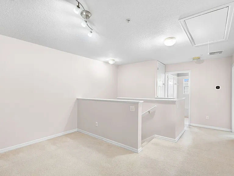 10077 Moorshire Cir — Photo 11