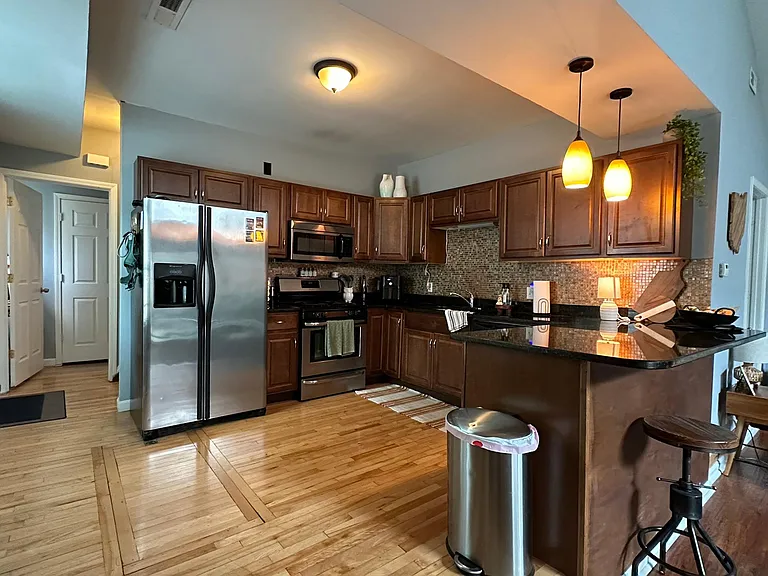 2474 Professor Ave — Photo 2