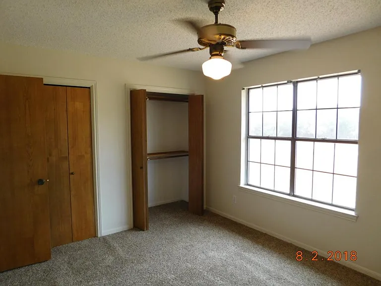 2315 E Highway 190 — Photo 41