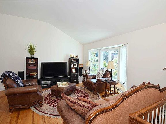 5th image of 510 Glen Ct