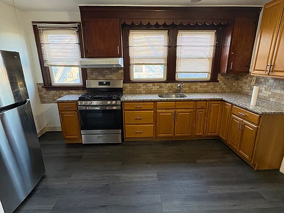 5th image of 54-56 Chapman Pl #2