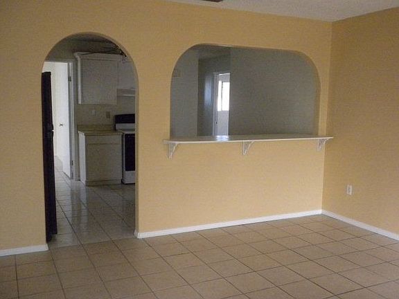 3rd image of 517 E Vine Ave