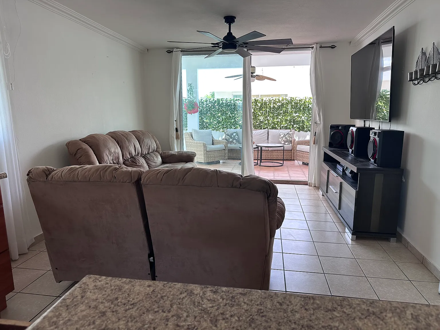 3 bed, 1800 sqft, $2,300 — Photo 3