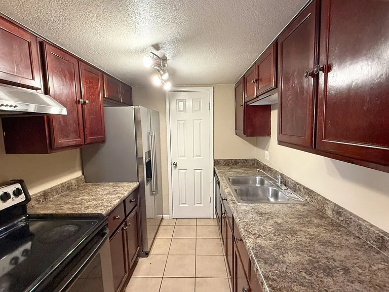 5244 W Lynwood St — Photo 10