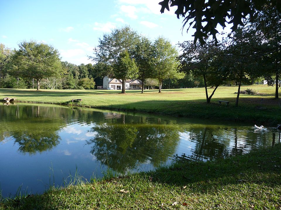 2nd image of 127 Lake Dr