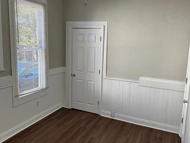 201 E Robert St — Photo 9