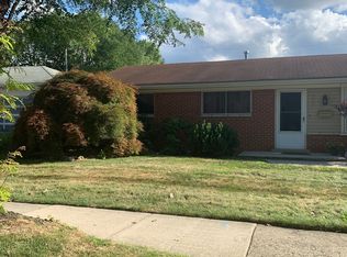 21816 Ridgeway St, Saint Clair Shores, MI 48080