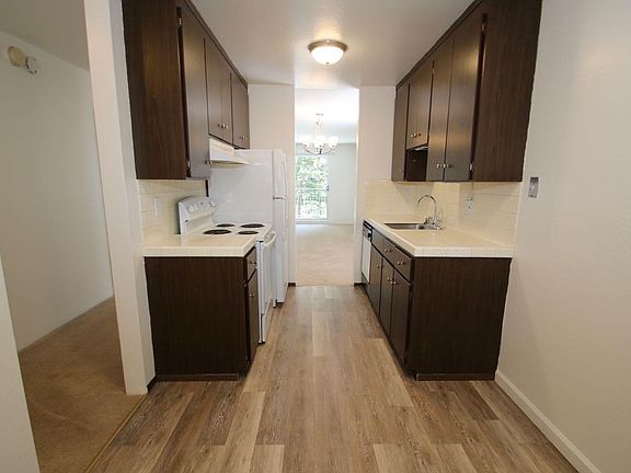 5th image of 430 Burnett Ave APT 6