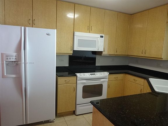 5th image of 801 Brickell Key Blvd APT 1108