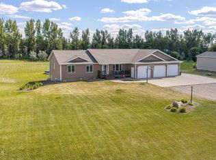 6007 Shoal Dr, Bismarck, ND 58503