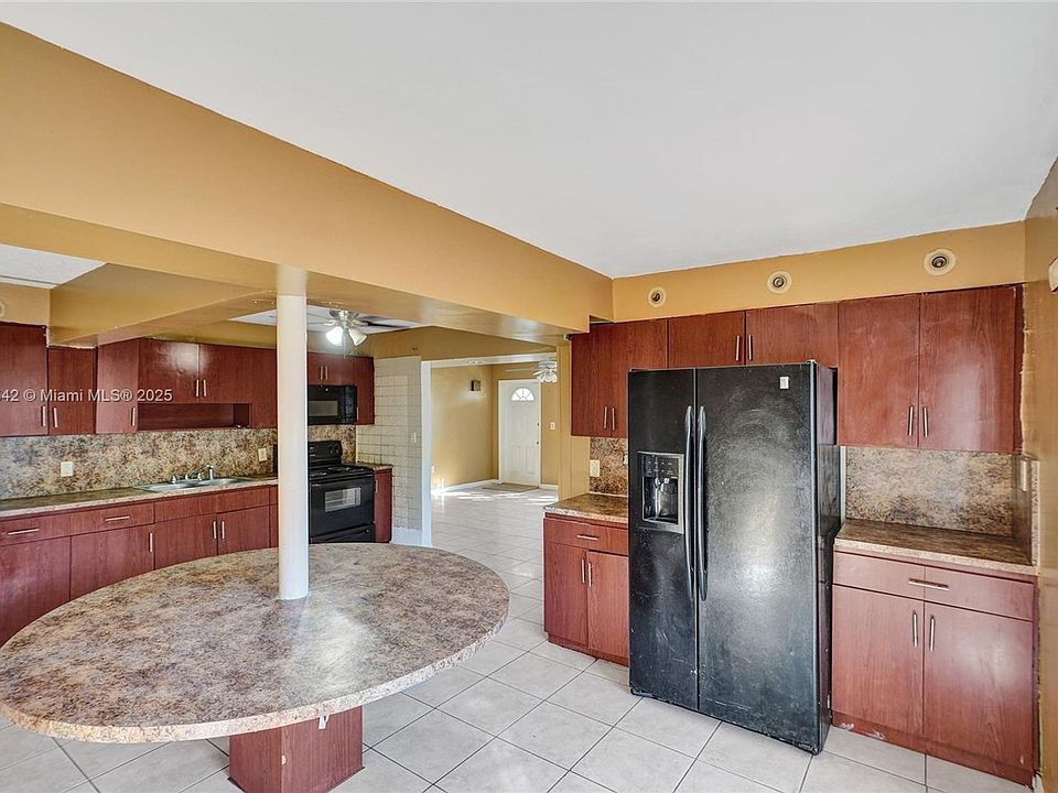 1st image of 415 NW 138th St #415