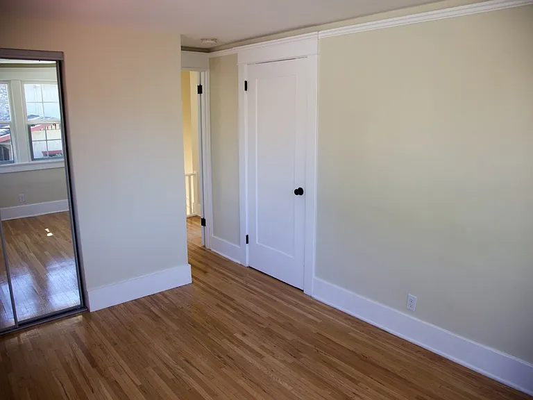 1433 Talmadge St — Photo 16