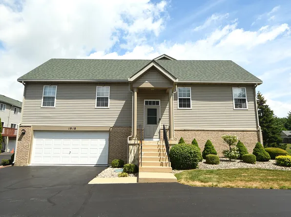 1918 S Austrian Pine St, Lockport, IL 60441