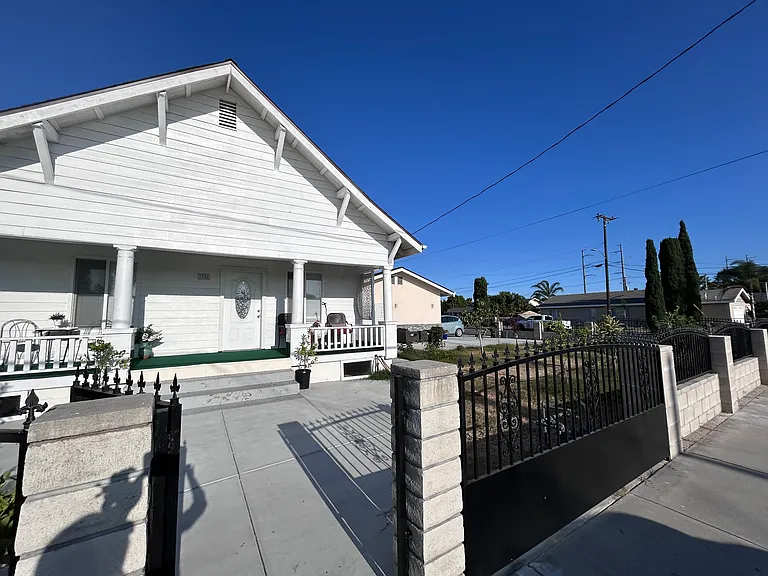 3326 Barnes Ave — Photo 2