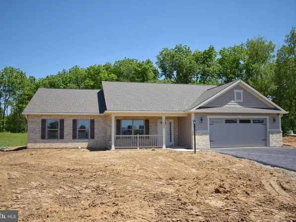 1509 Treeline Dr, Chambersburg, PA 17202