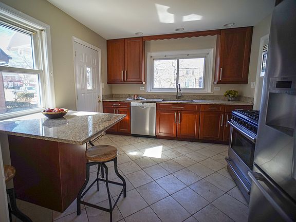 4th image of 6717 N Trumbull Ave