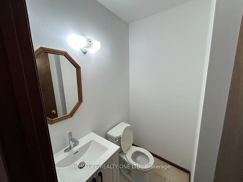 Toronto House for rent - 4 Bedrooms — photo 7
