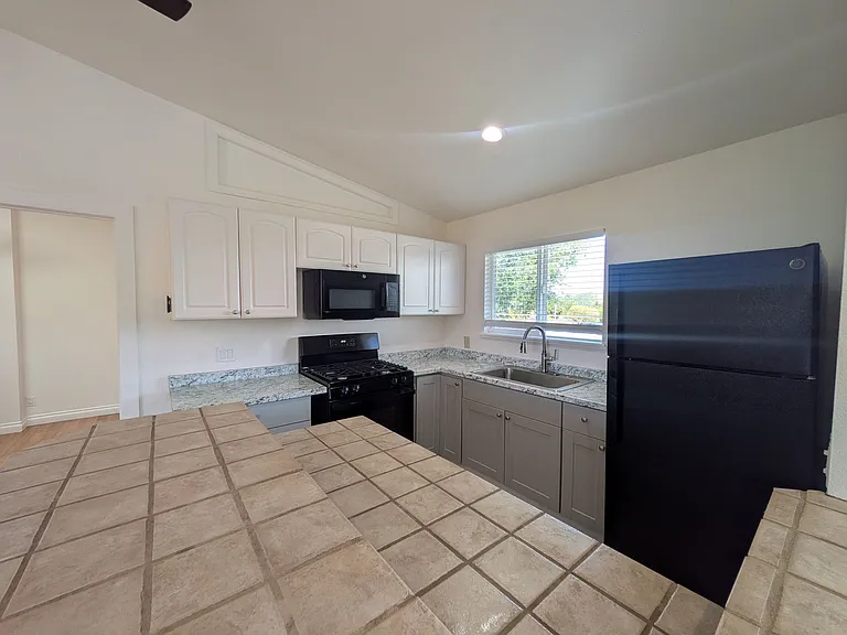 197 Colina St — Photo 8