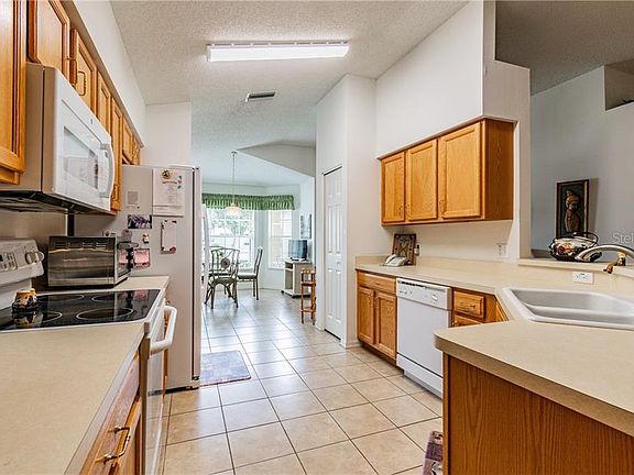 4th image of 18101 Tiverton Ct