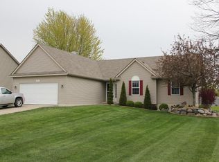 11411 Rolling Meadow Dr, Fenton, MI 48430