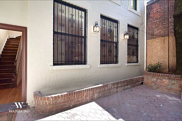 Rented by Warburg | media 20