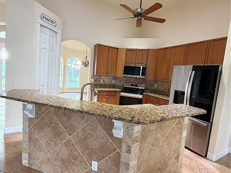 217 NE 21st Pl — Photo 16
