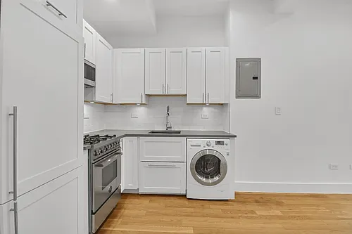 220 E 22nd St Photo 1