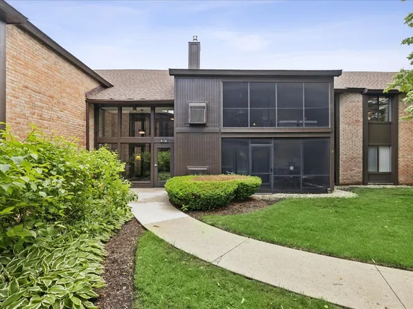 720 Saint Andrews Ln APT 13, Crystal Lake, IL 60014