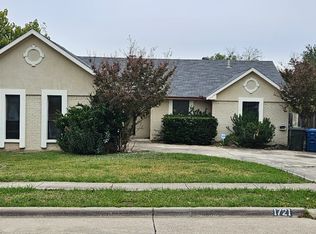 1721 Saint James Dr, Carrollton, TX 75007