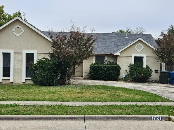 1721 Saint James Dr, Carrollton, TX 75007