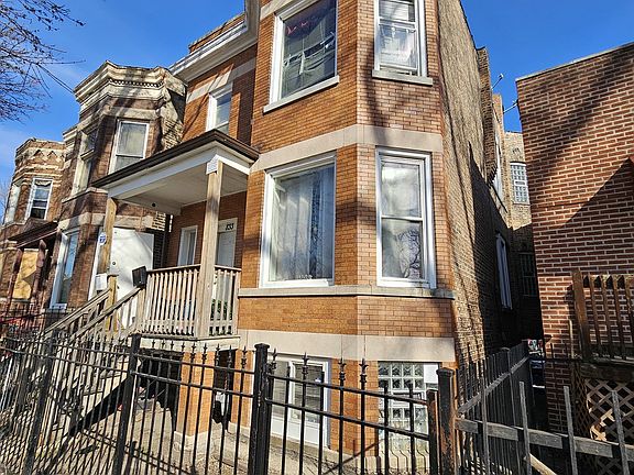 3rd image of 833 N Lawndale Ave