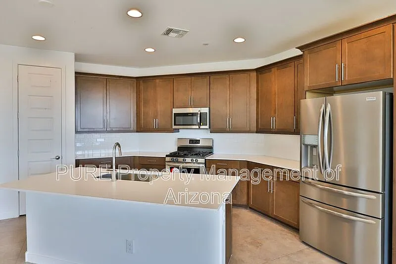 4 bed, 3.0 bath, 2274 sqft, $2,499 — Photo 4
