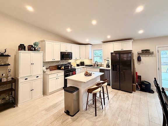 5th image of 7024 Lee Park Ct