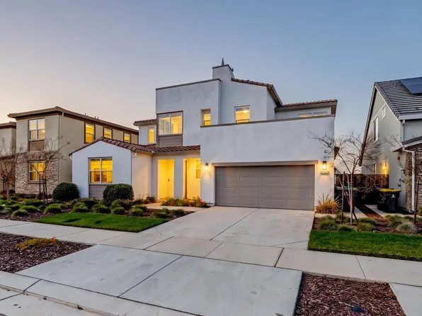 3267 Talbot Dr, Lathrop, CA 95330