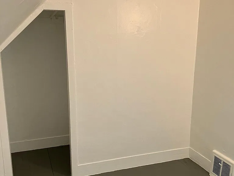 166 Royal Ave #3 — Photo 9
