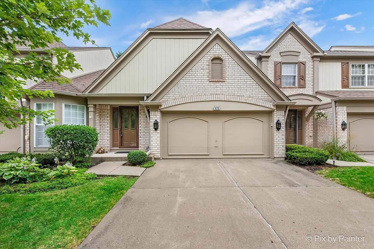 625 Marseilles Cir photo 1