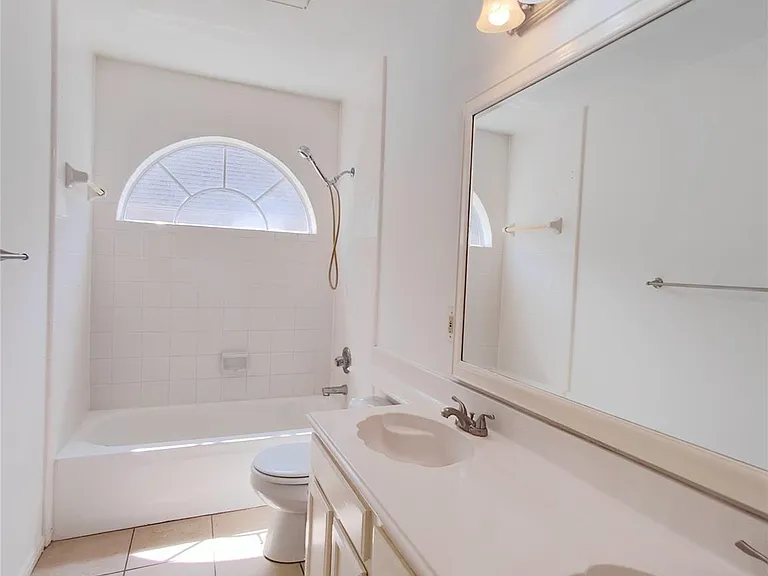 5019 Greenriver Valley Dr — Photo 16
