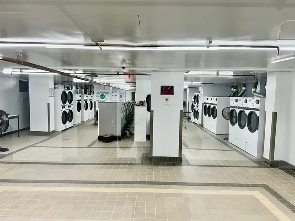 61-20 Grand Cent Parkway image 8 of 11