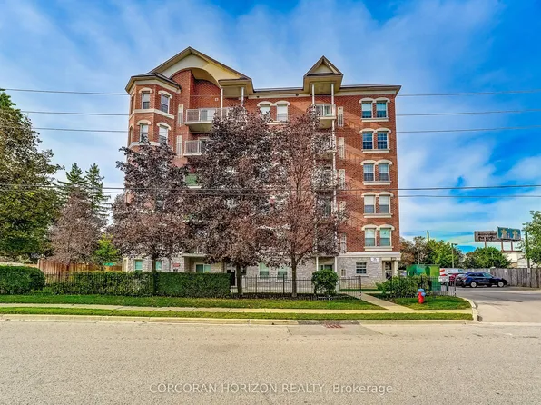 35 Hunt Ave #Penthouse 3, Richmond Hill, ON L4C 4H1