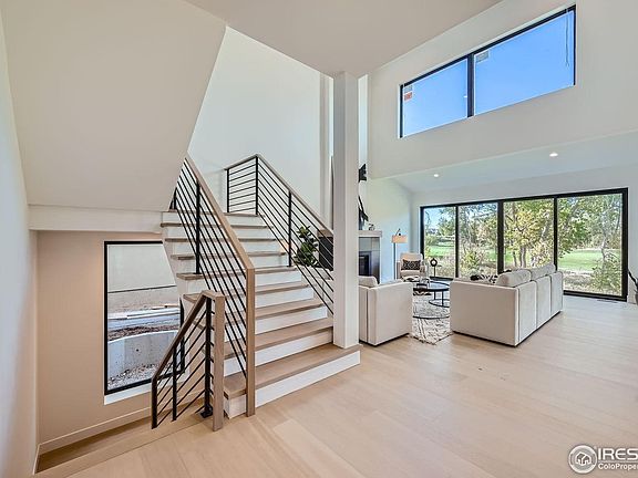 4th image of 923 Saint Andrews Ln