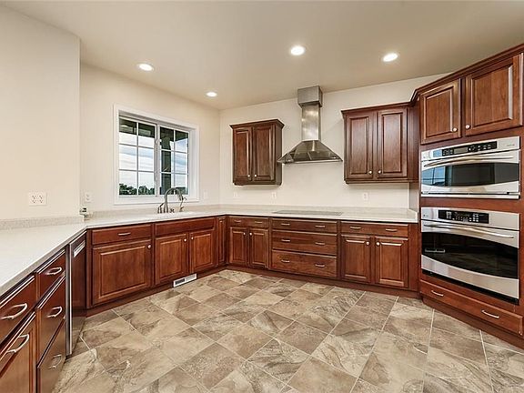 4th image of 1480 S Canal Cir