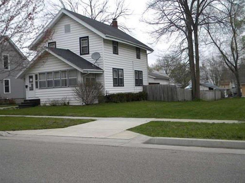 2nd image of 135 Miller St