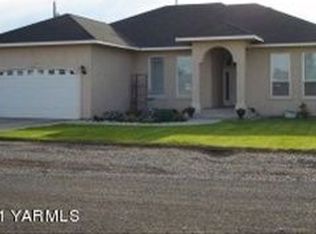 207 Berger Ln, Toppenish, WA 98948