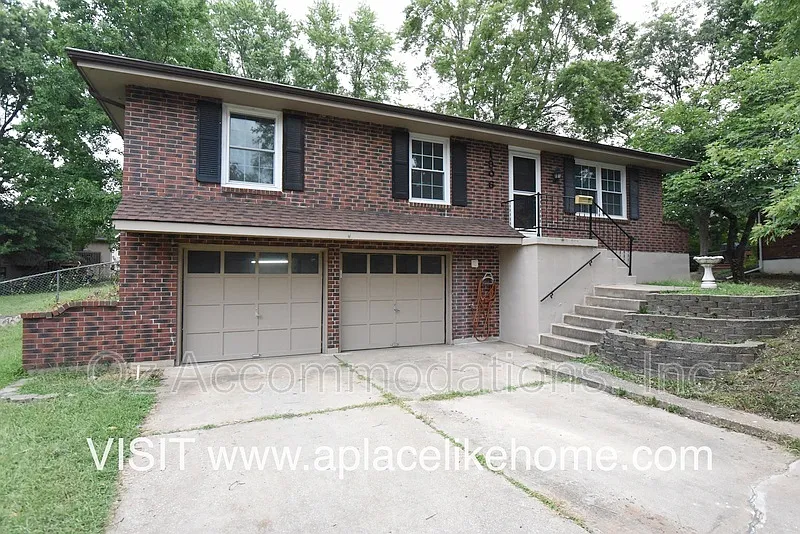 3 bed, 2.0 bath, 1575 sqft, $1,795 — Photo 2