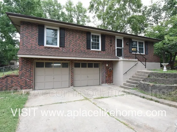 1906 SW 2nd St, Lees Summit, MO 64081